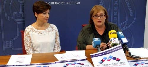 Susana Feixas, teniente de alcalde de Igualdad, junto a Lola Moreno, presidenta de EMAS