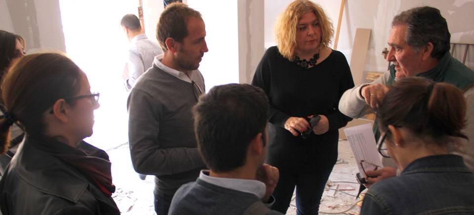 Visita de la alcaldesa de Motril, Flor Almón, a la nueva ‘Mediateca’ del Varadero