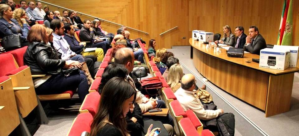 Diputación entrega material informático a los municipios para avanzar en la administración electrónica3
