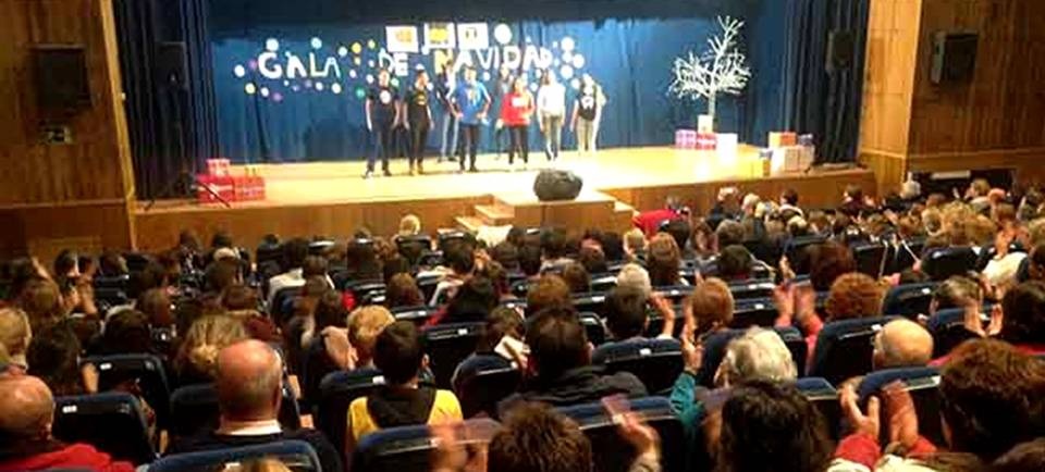 La Gala de Navidad del IES de La Herradura llenó el auditorio del Centro Cívico