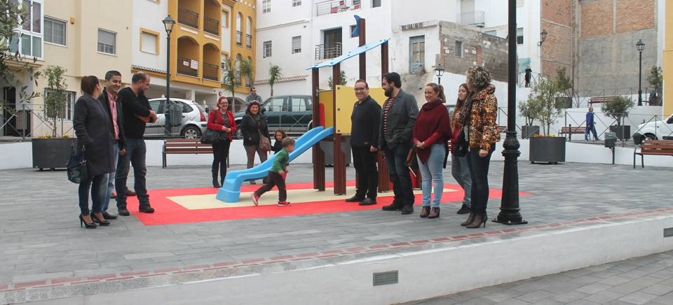 La nueva Plaza 1º de Mayo resuelve las conexiones del casco antiguo con el centro de la Villa