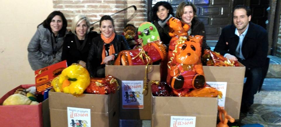 Ciudadanos Motril entrega los juguetes recogidos durante su campaña solidaria
