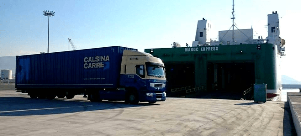 La línea marítima entre los puertos de Motril y Tánger se estrena con cinco camiones de mercancía general