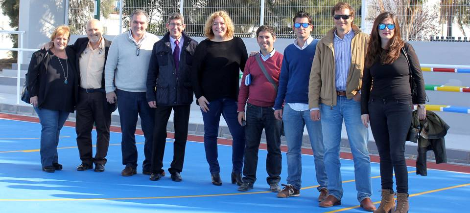 La pista polideportiva de Santa Adela luce nuevo aspecto gracias al ‘Plan Urban’