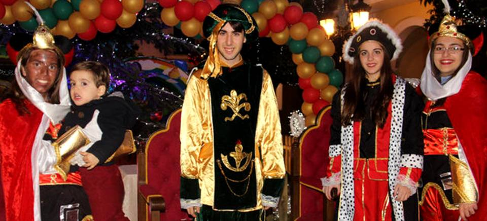 Los Carteros Reales visitaron el sábado Almuñécar para recoger las cartas de los niños a los Reyes Magos