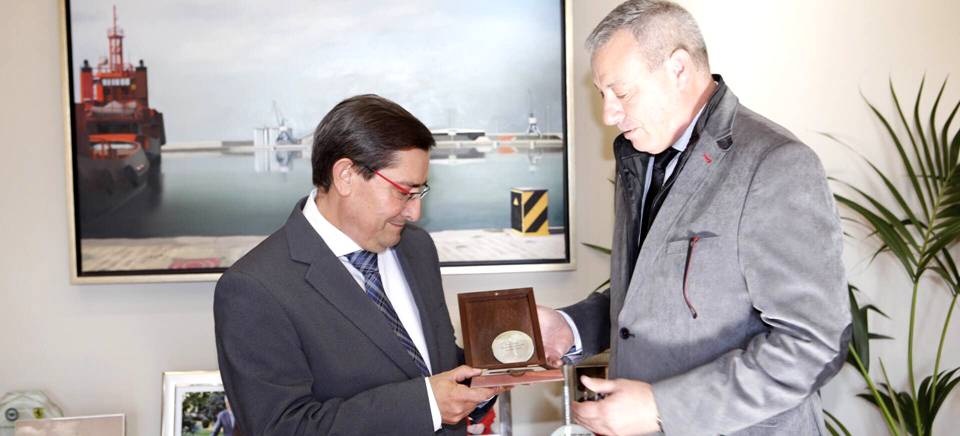 Puerto y Diputación abren un marco de colaboración para atender a los turistas de cruceros y ferrys