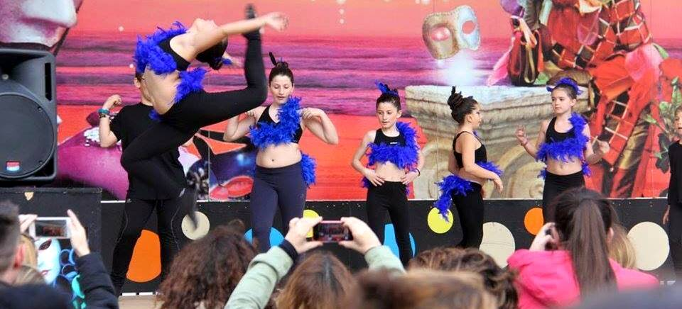 A pesar del viento La Herradura celebró su Carnaval Infantil4