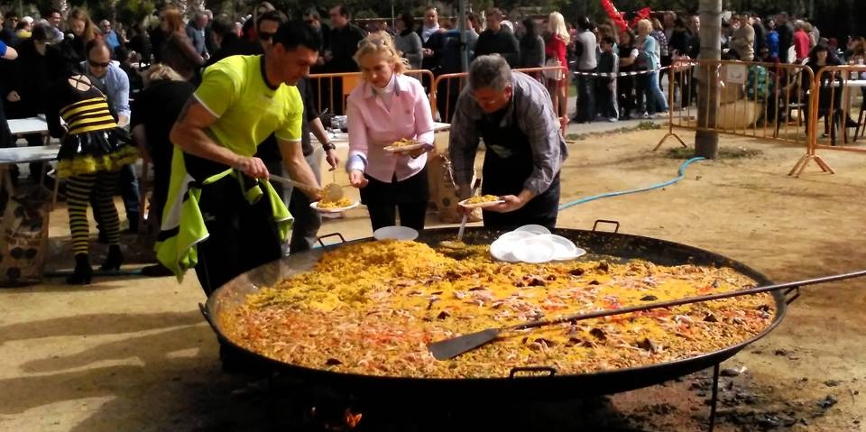 AROMAR Danza pone el broche de oro al Carnaval de Almuñécar 2016_paella