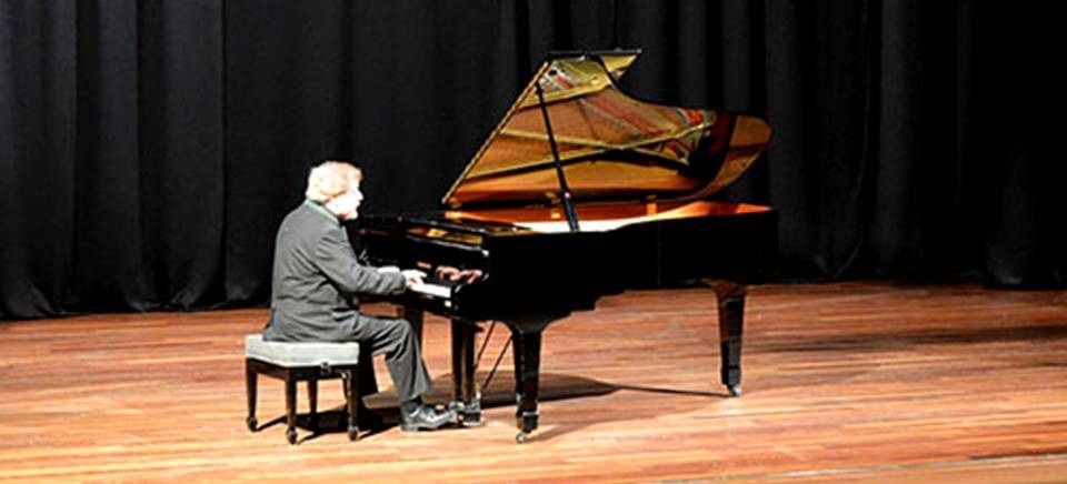 El pianista rumano Alexander Preda dio un magistral concierto en Almuñécar