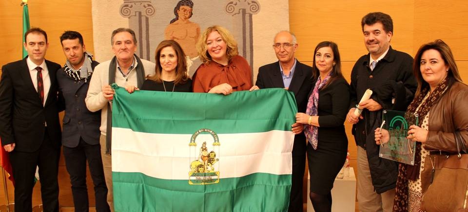 El proyecto ‘Aguas Limpias y Solidarias’ recibe la bandera de Andalucía