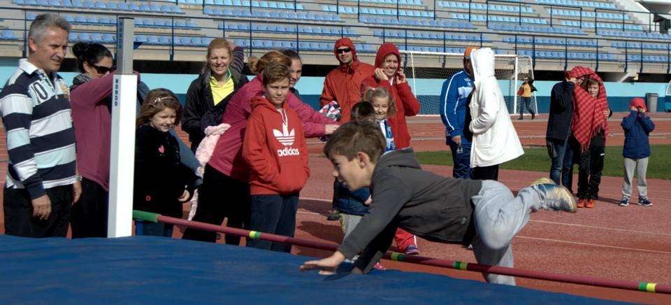 La jornada solidaria de 'Almuñécar International School' recaudó 700 euros para la AECC