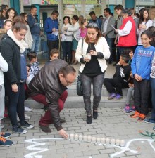 Toda la comunidad educativa del IES Nazarí celebra el 'Día de la Paz'