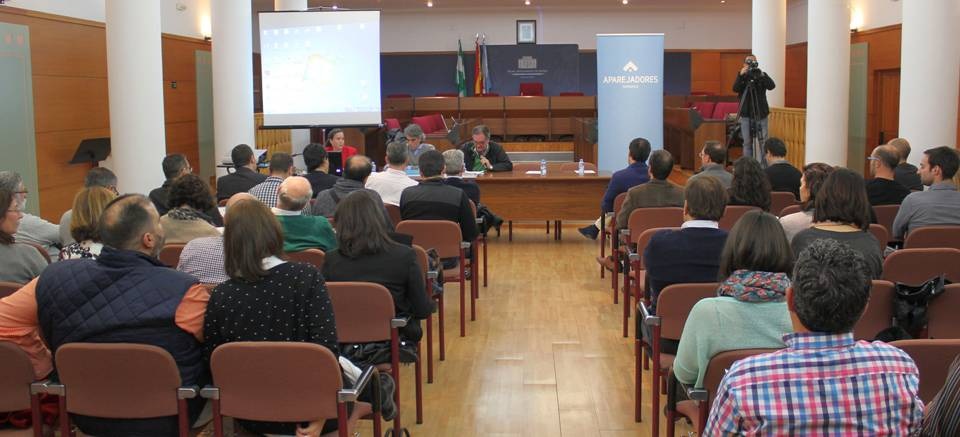 Antonio Escámez informa que el Ayuntamiento prepara una nueva ordenanza para la conservación de edificios