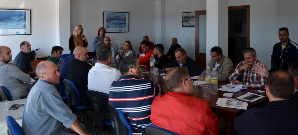 Los pescadores granadinos se reunen con el sector de Málaga para conseguir un plan de gestión que mejore el caladero mediterráneo andaluz