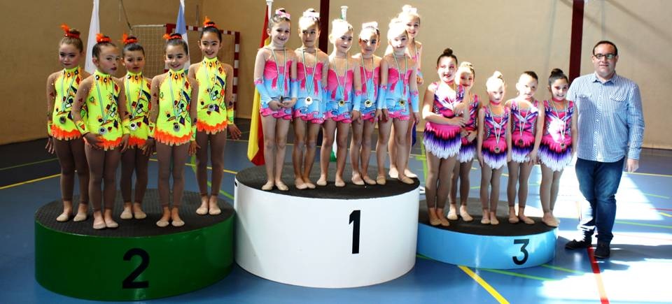 Más de 600 gimnastas de la provincia se dan cita en Salobreña