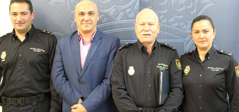 Servicios Sociales y Policía Nacional forman a los mayores motrileños para prevenir robos y timos gracias al programa ‘Mayor Seguridad’