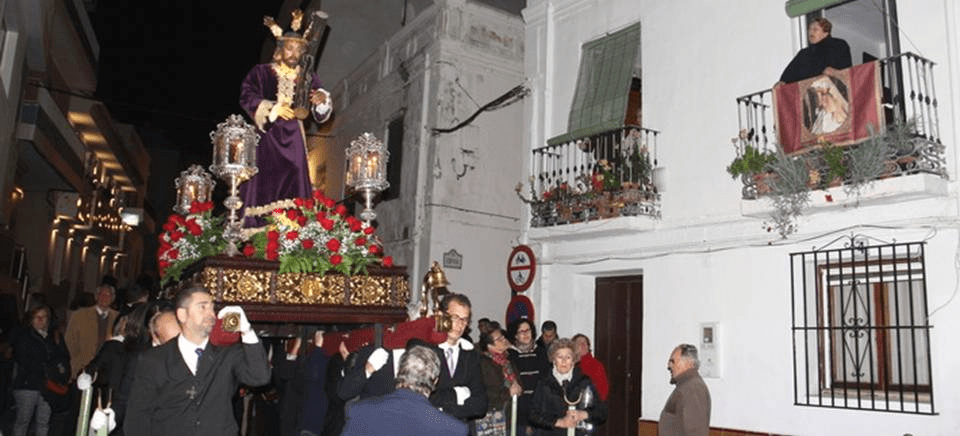 Un Vía Crucis por el casco antiguo de La Herradura abrió la Semana Santa herradureña