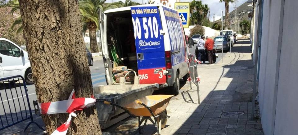 El Ayto. renueva el acerado la zona del Camino de San Antonio y adapta los bordillos de la calle Quijote con la Rambla de los Álamos