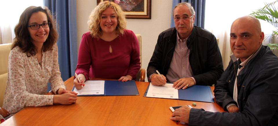 El Ayuntamiento y Cáritas firman un acuerdo para formar a 25 personas en riesgo de exclusión social