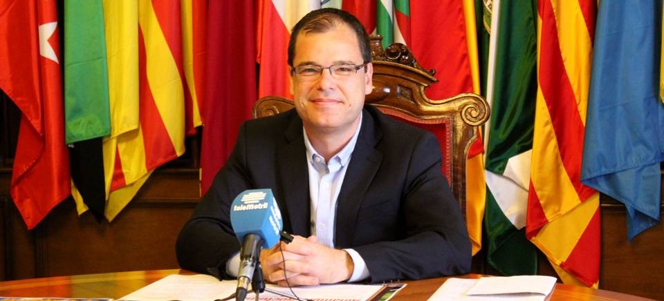 El coordinador de Participación Ciudadana, Francisco Medina, en la presentación de Motrileños en Ruta, Alhambra Nocturna