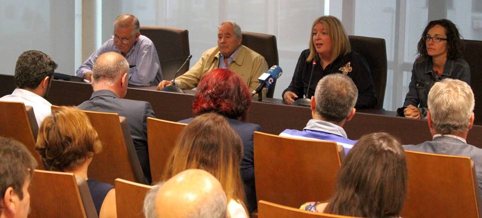 Flor Almón satifecha con la redacción del proyecto de las conducciones Béznar-Rules