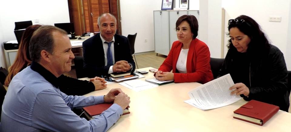 Reunión de la delegada del gobierno de la Junta, Sandra García, con el presidente de Mancomunidad, Sergio García
