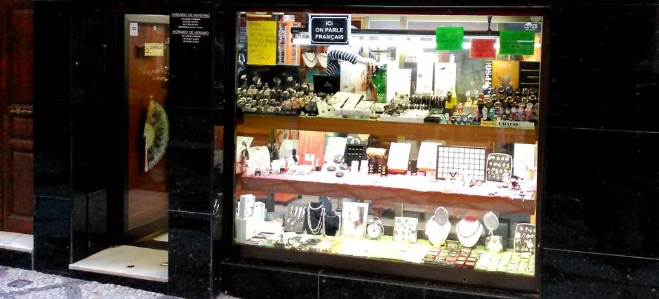 Roban una joyería en la Calle Real de Almuñécar