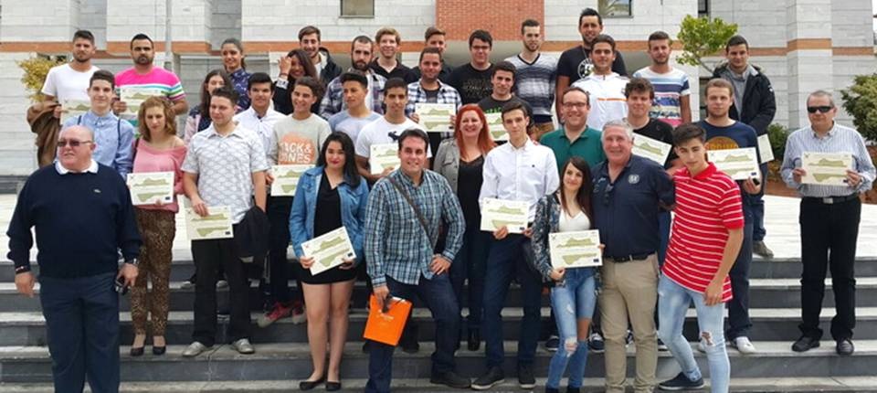 36 jóvenes obtienen el título de socorrismo acuático en Salobreña