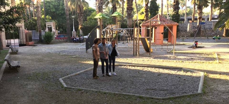 El PSOE critica el mal estado de los parques infantiles del municipio