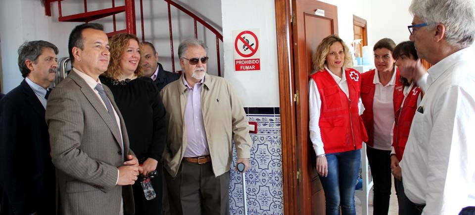 Flor Almón e Higinio Almagro destacan la labor que realizan los voluntarios de Cruz Roja en el Puerto de Motril