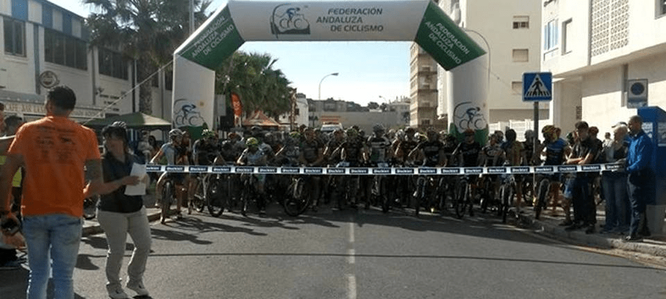 José Álvarez gana laVI Maratón 'Ciudad de Almuñécar'