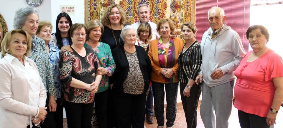 La alcaldesa de Motril visita el Centro de Mayores de Las Angustias