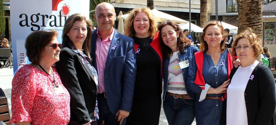 La alcaldesa muestra su apoyo a la asociación AGRAFIM en el Día Internacional de la Fibromialgia