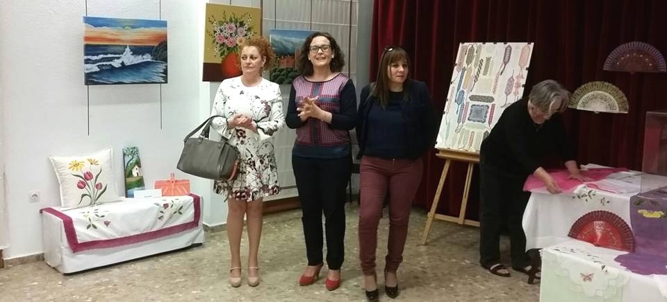 La biblioteca de la Villa acoge la exposición de trabajos de los Centros de Mayores