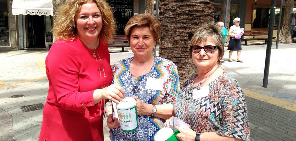 El Ayto. apoya la jornada de cuestación de la AECC en las principales calles y plazas de la ciudad