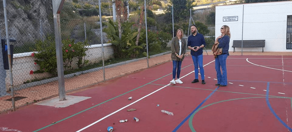 El PSOE lamenta el abandono en el que se encuentra el polideportivo y la zona alta de la rambla del Espinar.png