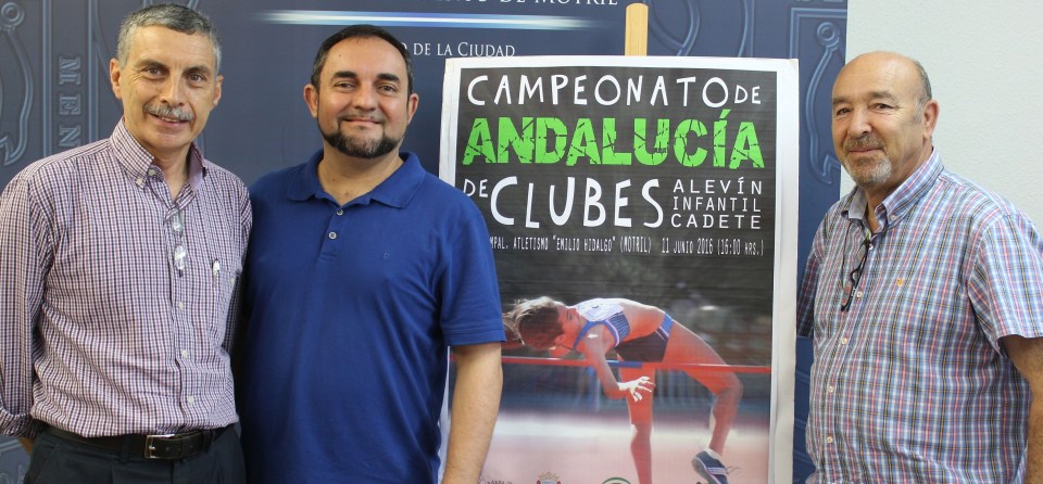Enrique López Cuenca (Izqrda), Miguel Ángel Muñoz (centro) y Pepe Carrasco (drcha) en la presentación del Campeonato de clubes 2.jpg