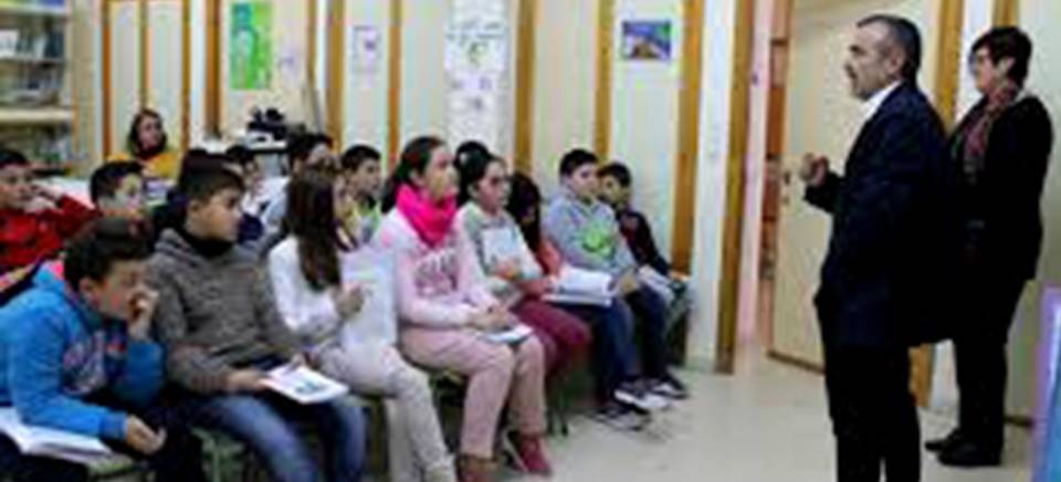 Francisco Velasco presenta en el CEIP La Noria la adaptación-recreación 'Acompañando a don Quijote'