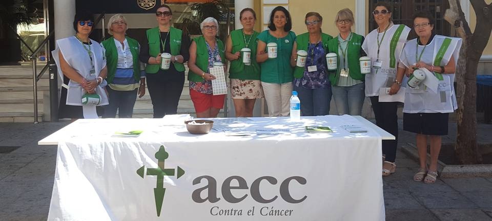 La AECC de Almuñécar moviliza a una veintena de voluntarias en su cuestación anual