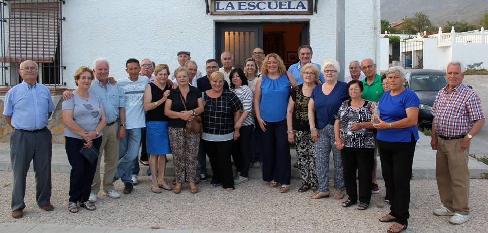 La alcaldesa, Flor Almón, y los tenientes de alcalde Antonio Escámez y Susana Feixas se reúnen con vecinos de Los Tablones