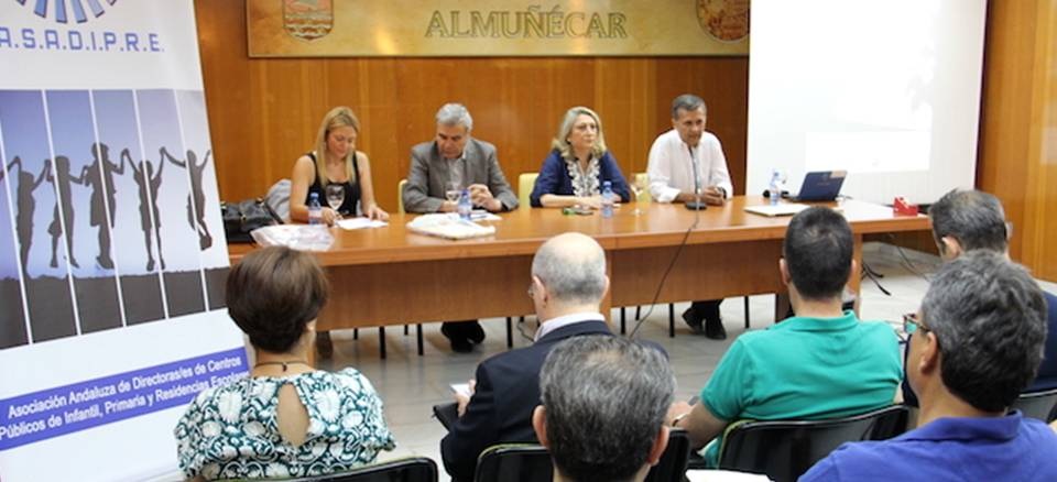 Los directores de centros de Primaria de la provincia debaten en Almuñécar sobre una mejor gestión de estos