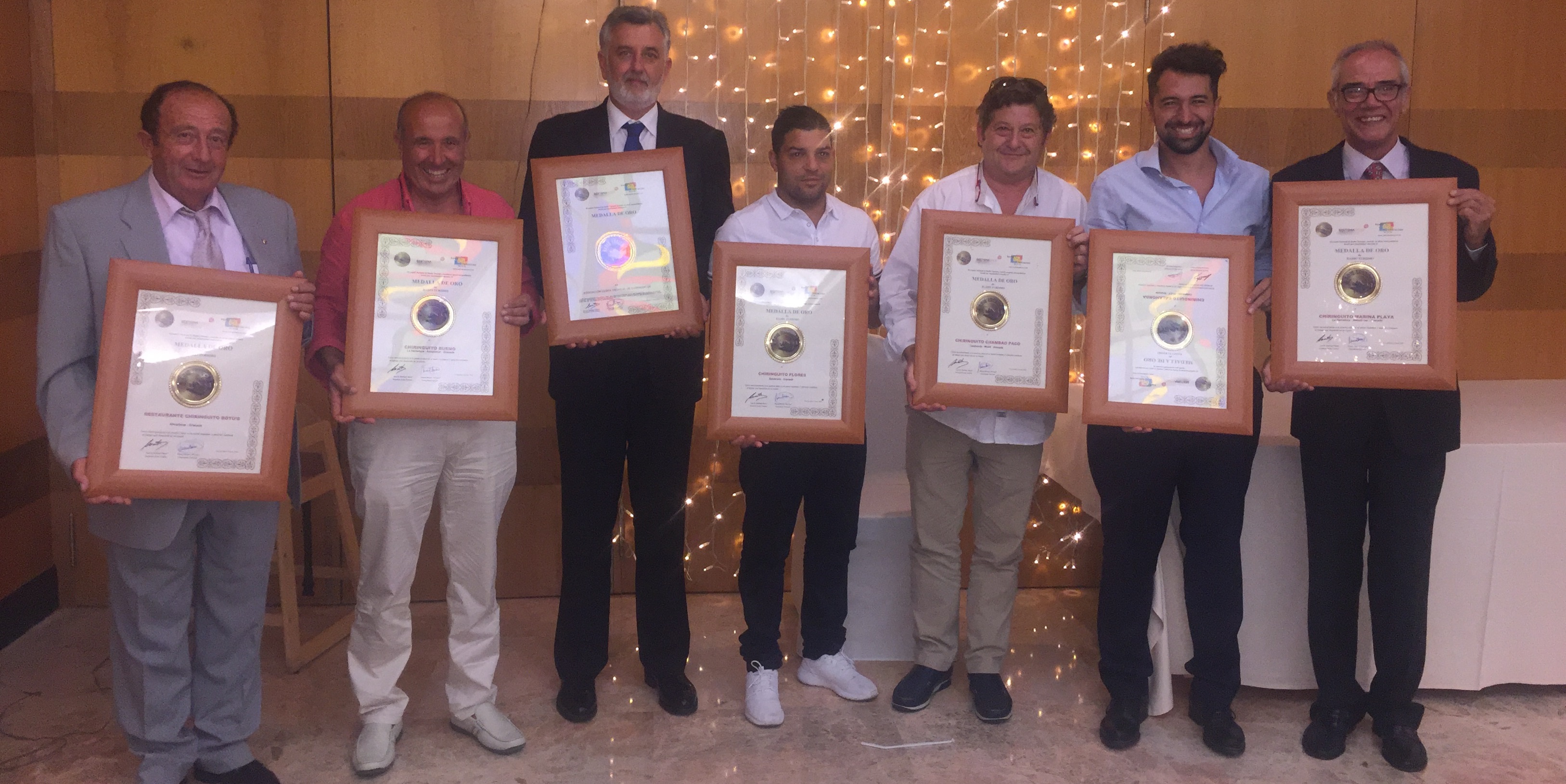 Ocho chiringuitos de la Costa Tropical galardonados con la medalla de oro de Radio Turismo