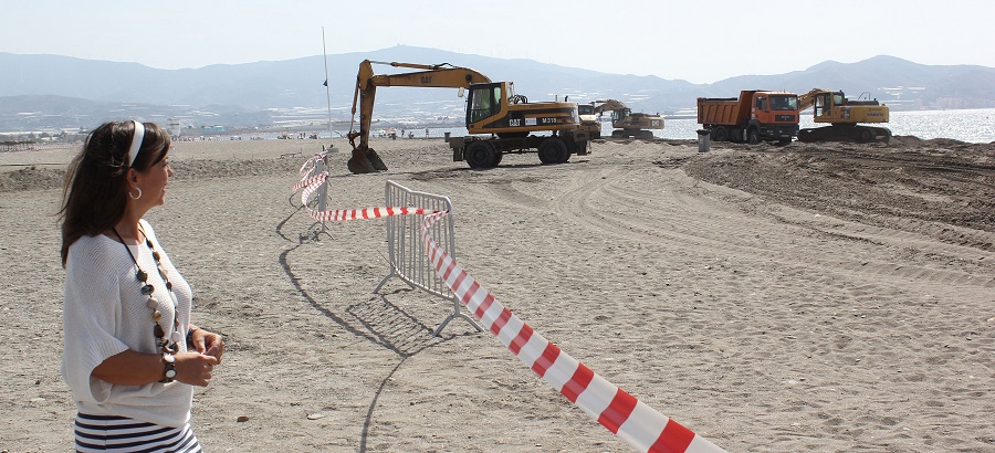 El Ayto. de Motril comunica que los trabajos en las playas Granada y Poniente son una actuación de Costas