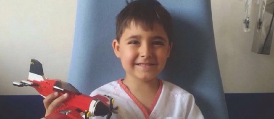 El pequeño Manuel necesita un trasplante de médula ósea