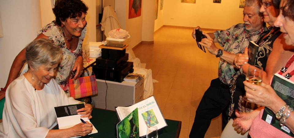 Felicia Hall presentó su libro 'Se fue el moral. Vidas de La Herradura'