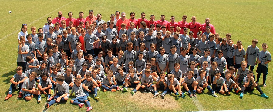 Foto de familia junto a los alumnos y alumnos del Campus Costa Tropical