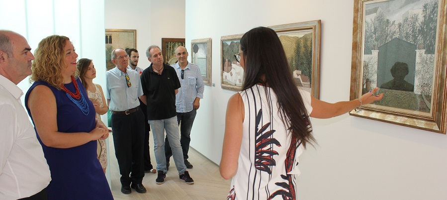 La alcaldesa y la familia del artista Hernández Quero inauguran las visitas guiadas a la exposición sobre su obra