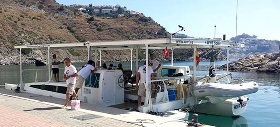 La campaña embárcate con WWF solar llega Almuñécar y Marina del Este