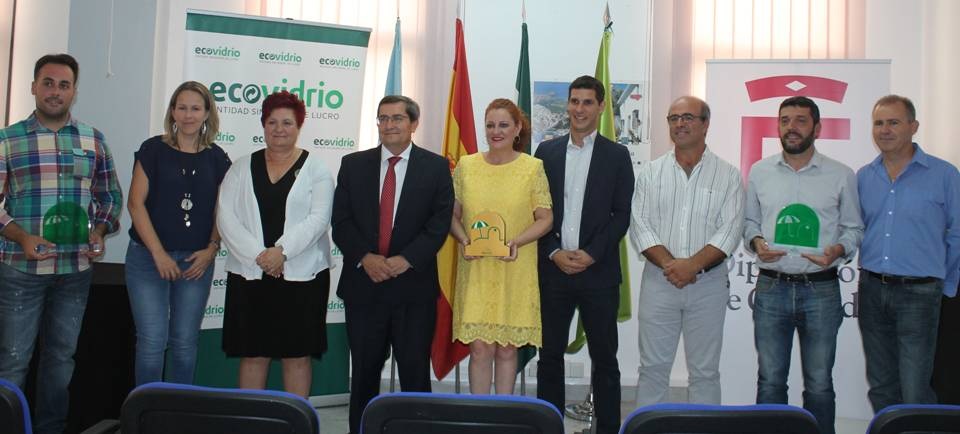 Más de 200 bares de la Costa participan en en una campaña para aumentar el reciclado de vidrio