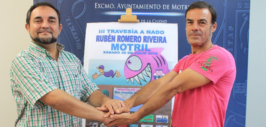 Miguel Ángel Muñoz y Antonio Jiménez Lamiquiz en la presentación de la III Travesía a nado Rubén Romero Riveira 2